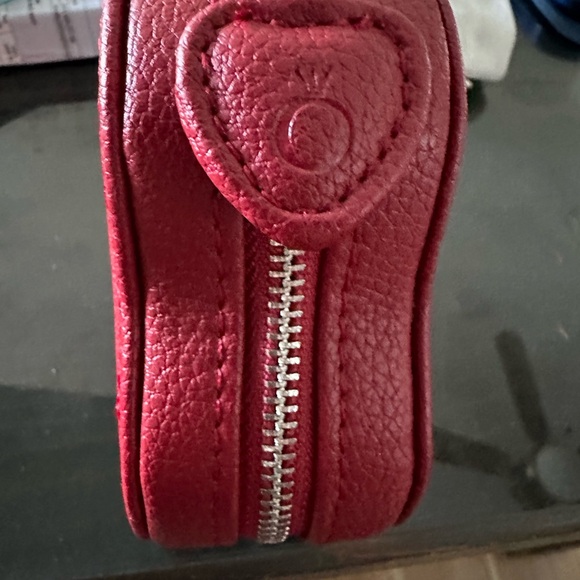 Pandora bracelet with one charm and red leather zip up case - Picture 5 of 6